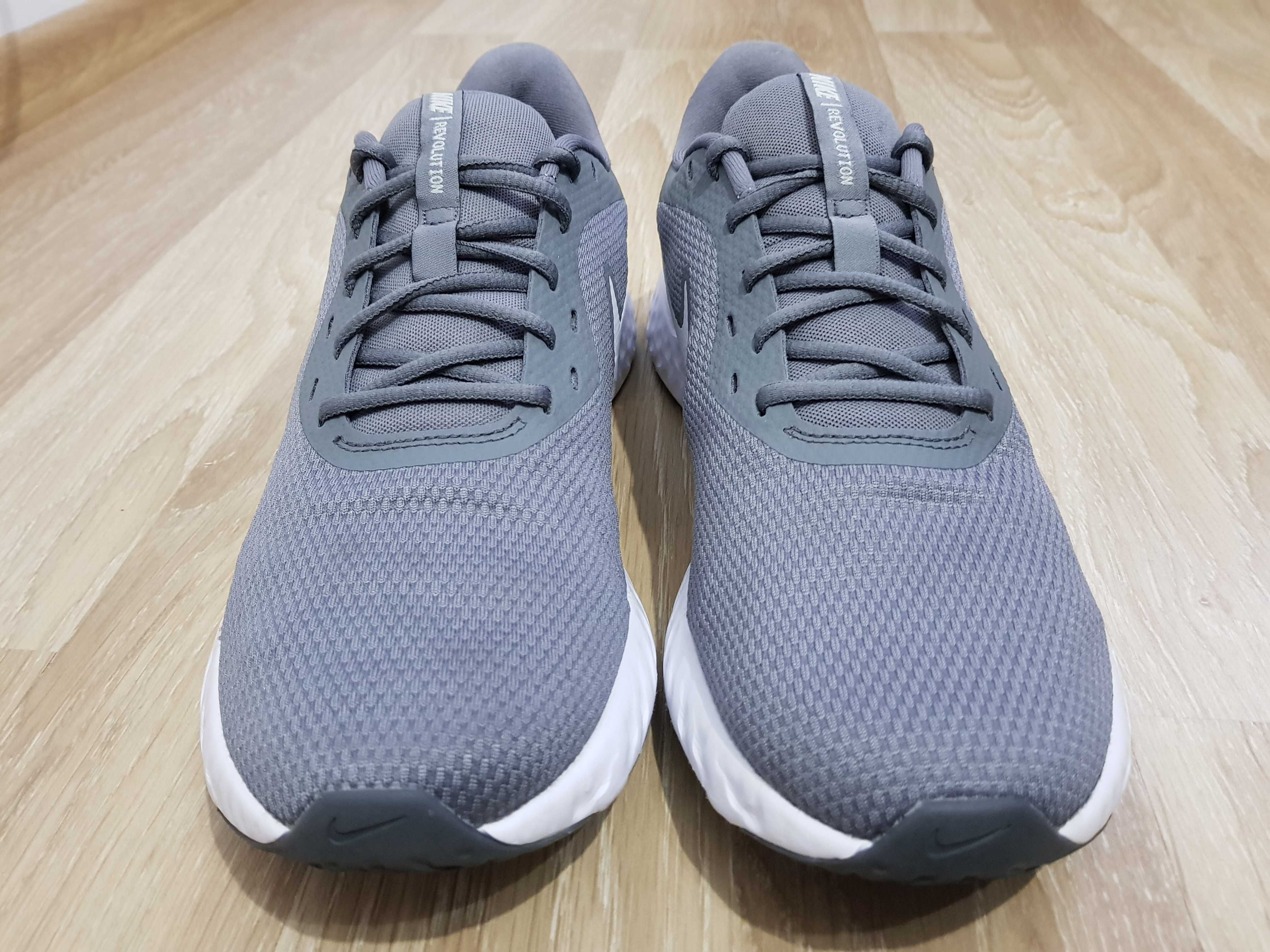 Adidasi Nike Revolution 5 marimea 44,5 jordan