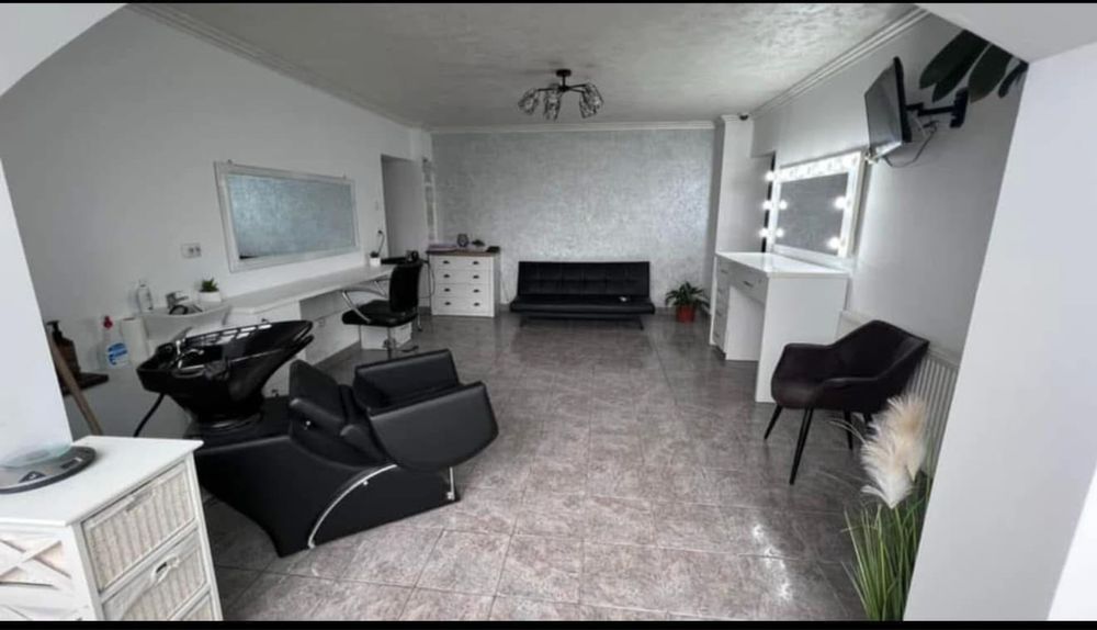 De inchiriat post make-up in salon !!!