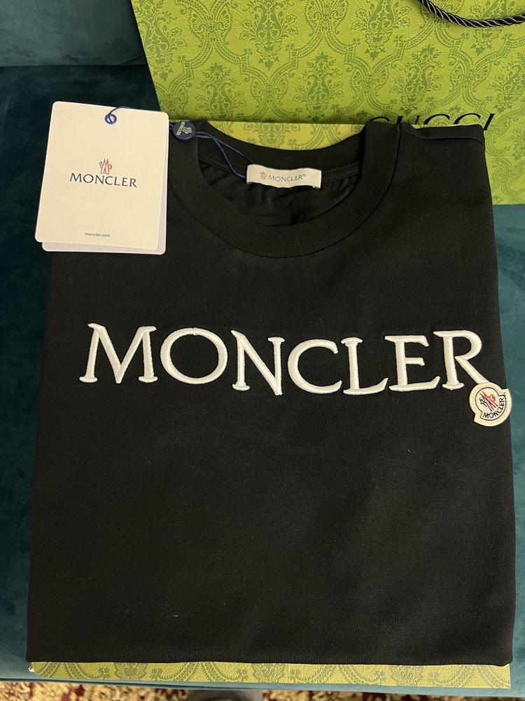 Продам футболку Монклер новая с этикеткой
