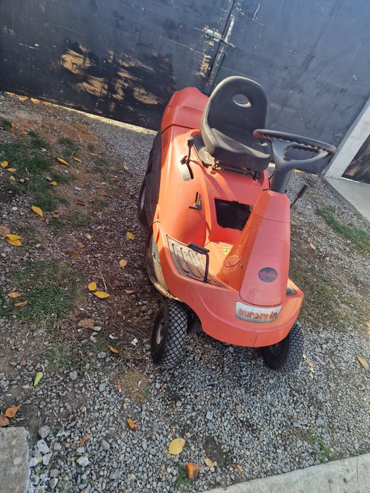 tractoras de tuns iarba