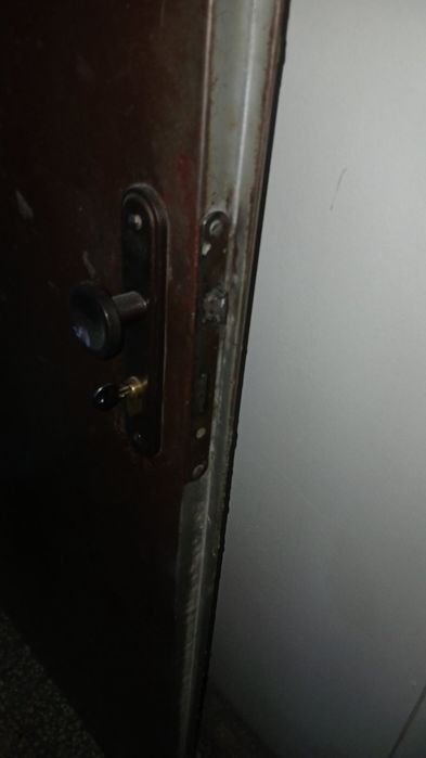 Желязна входна врата