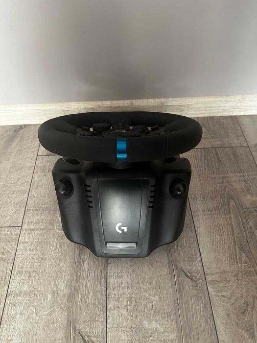 Волан, педали и скоростен лост Logitech G923