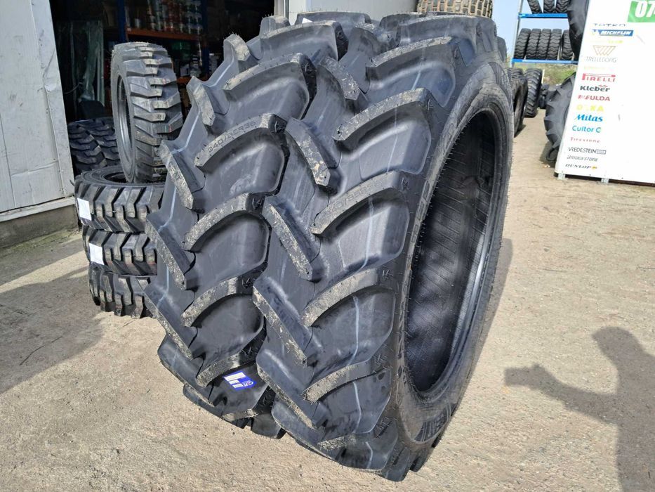 Cauciucuri noi 340/85 R36 CEAT anvelope 13.6R36 radiale tractor FIAT