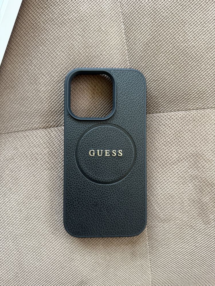 Кейс iphone 16 pro