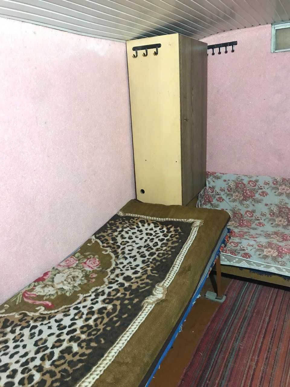 сдаётся комната всеми удобствами в жилом 3 комнатном доме на участке