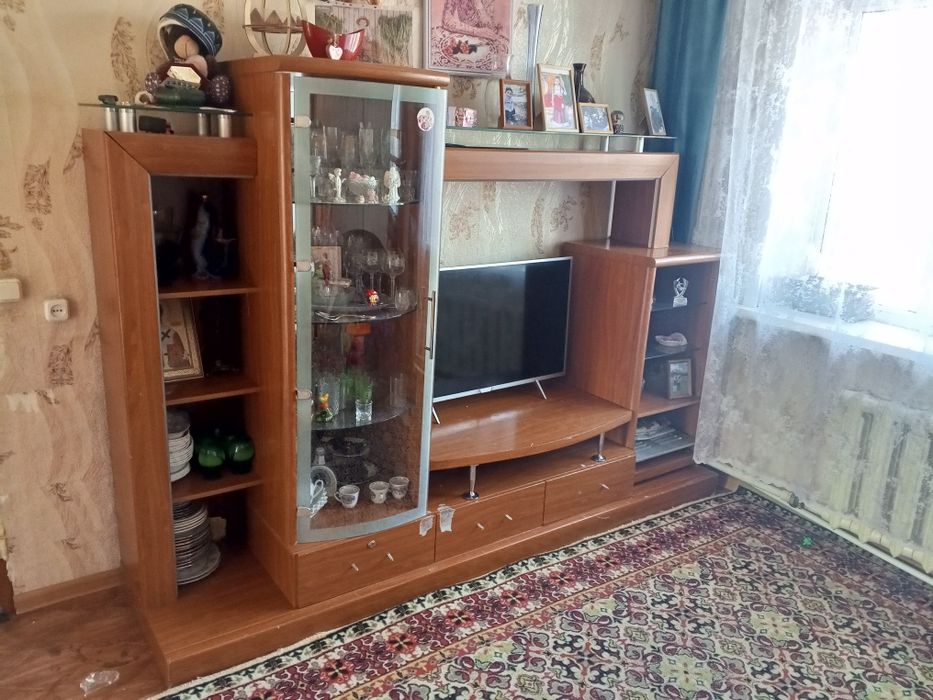 Продам горку для гостиной