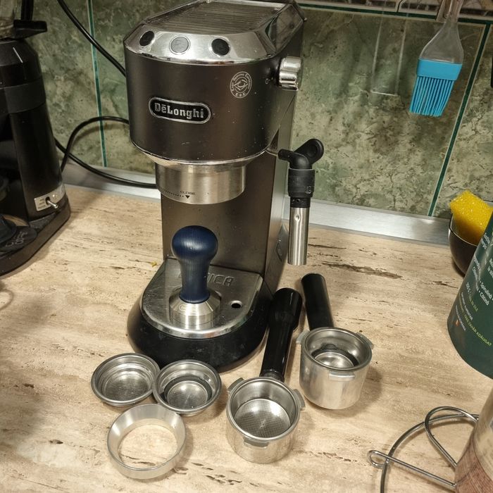 Vând expresor cafea DeLonghi în bună stare