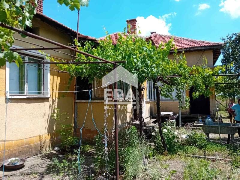 ЕРА Фаворит продава ексклузивно къща с двор в с. Медковец, общ. Монтан
