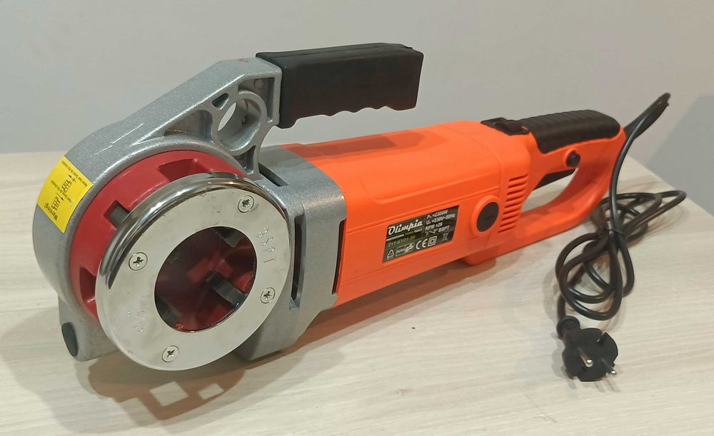 Clupa electrica, masina filetat tevi 2300W 6 bacuri 1/2"-2"