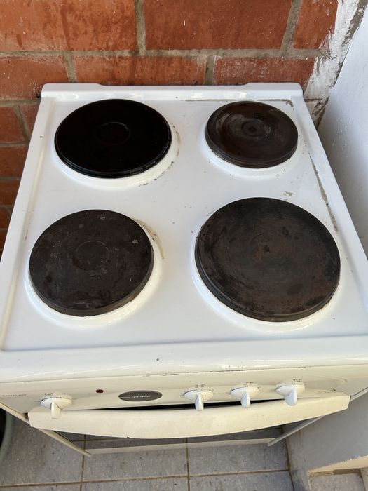 Продам электрическую плиту+духовка. В хорошем состоянии.