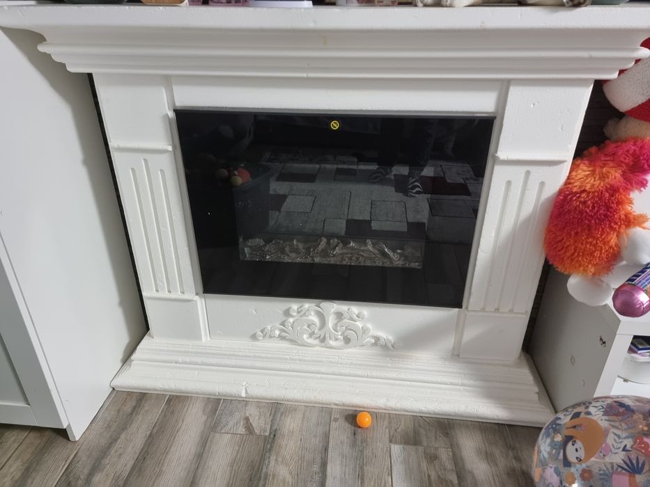 Vand semineu  cu carcasa incorporata.