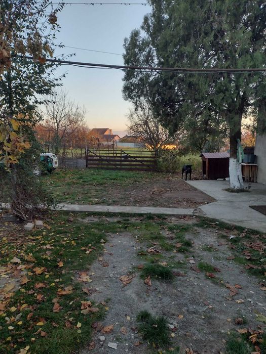 Casă de vânzare la țară – teren generos, locație liniștită