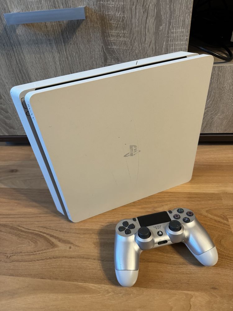 Playstation 4 slim + 35 игри бяла ps4