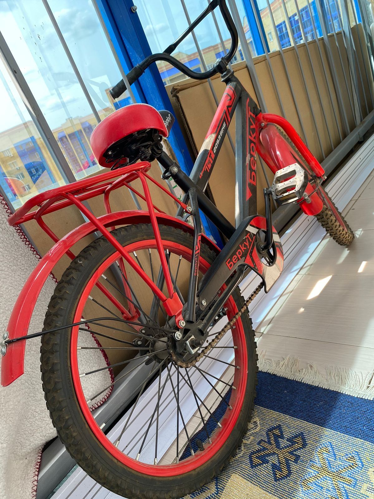 Продам велосипед ,Беркут' красного цвета с 8-ми лет и выше