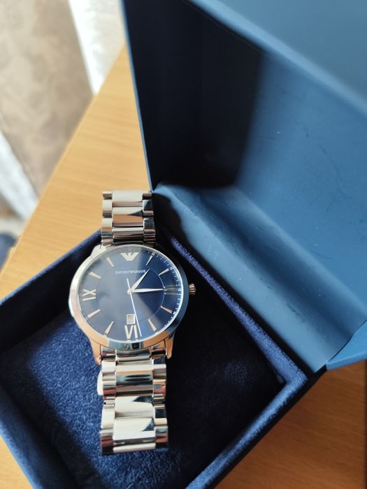 Ceas Emporio Armani pt cine doreste acest ceas sa ma sune personal...