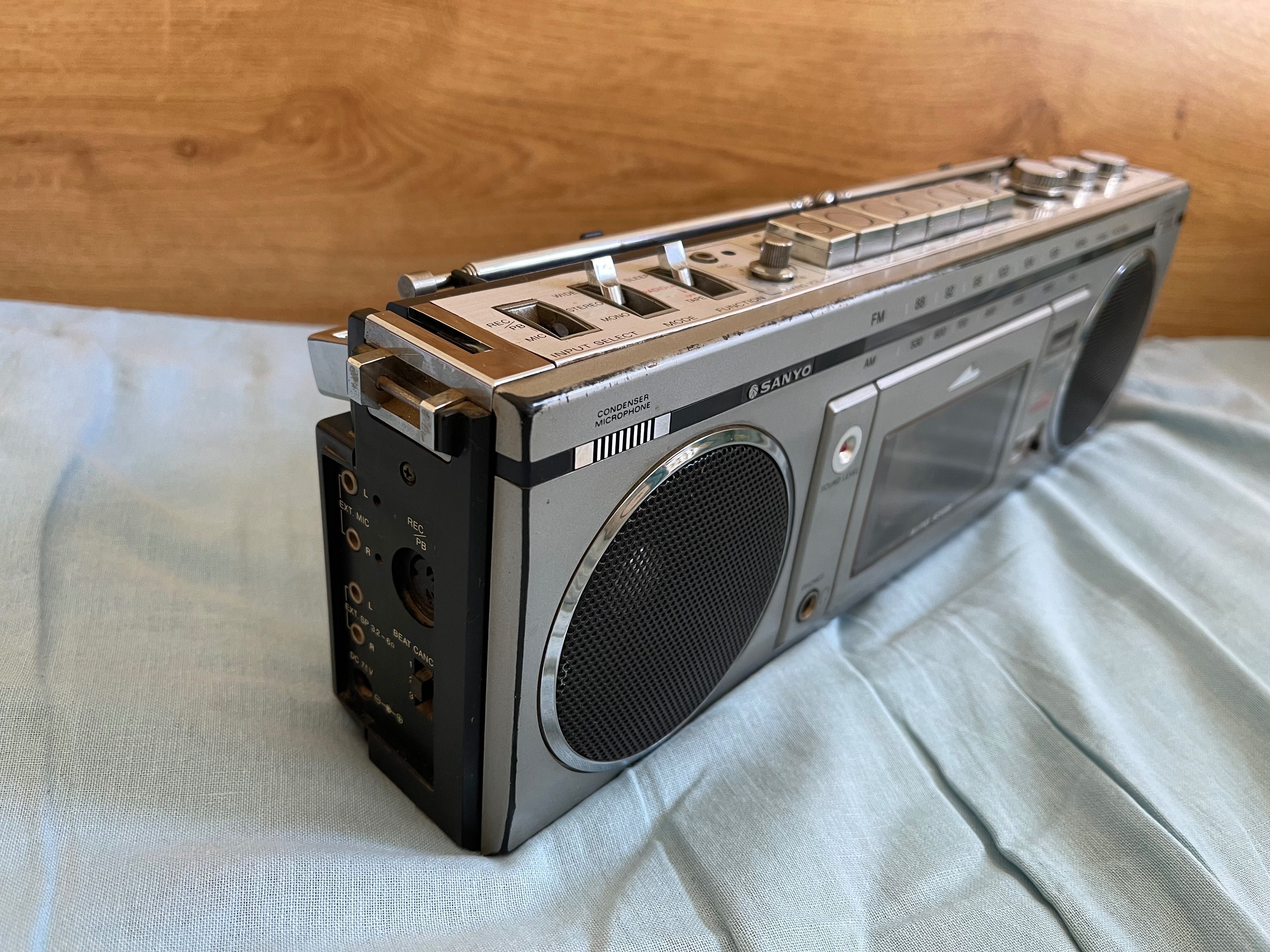 Sanyo M7700F Japan mini boombox