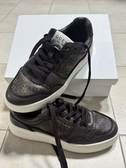 Adidasi GUESS marimea 41 - barbati