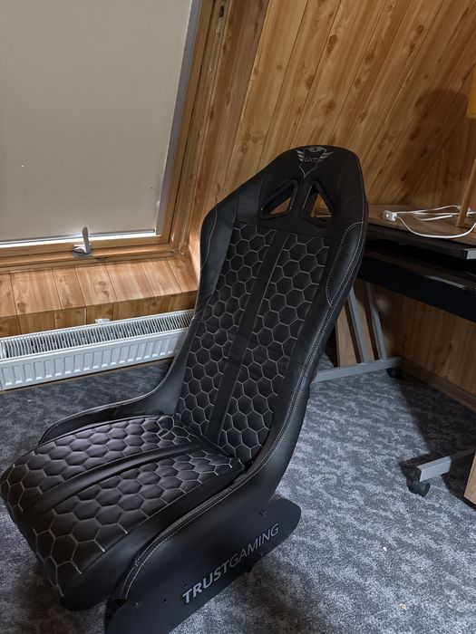 Scaun Trust GXT 1155 Rally Racing Simulator cu suport volan si pedale
