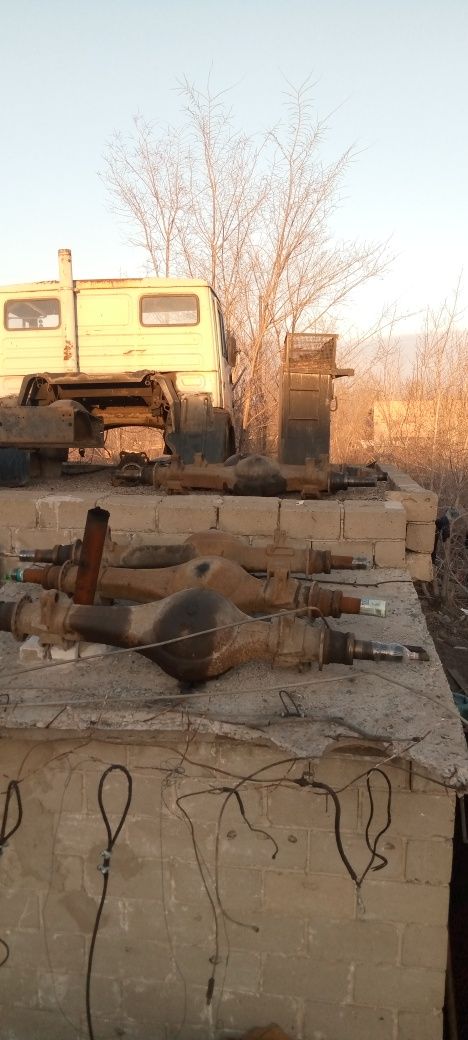Продам шатуны ,дверь,оси прицепа,чулки,нш 32.редуктор 49 средний