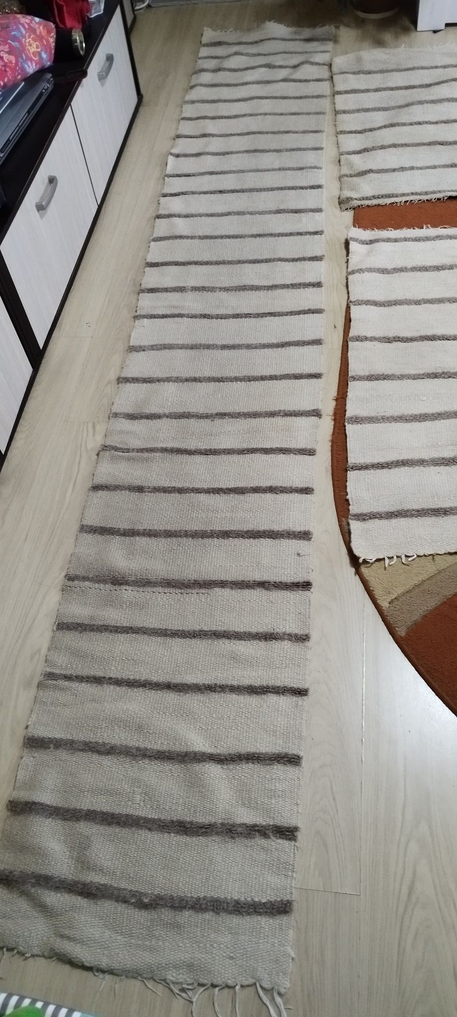 Vând 3 preșuri țesute manual la război de țesut  lana de oaie.