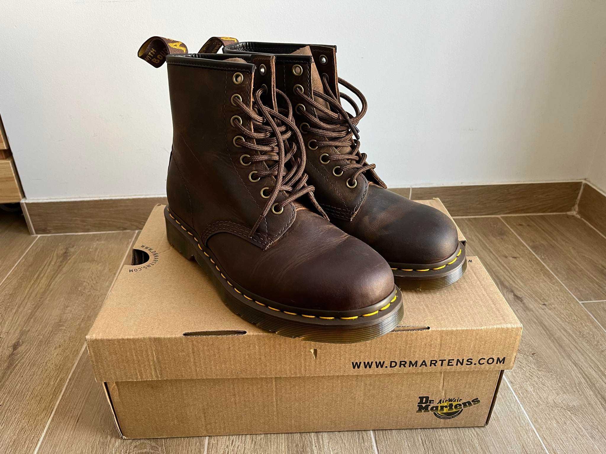 Кожени кубинки на Dr. Martens, размер 40.