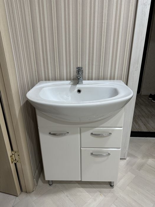 Тумба с раковиной для ванной