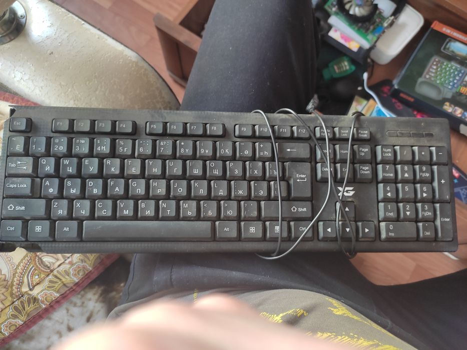 Продам клавиатуру