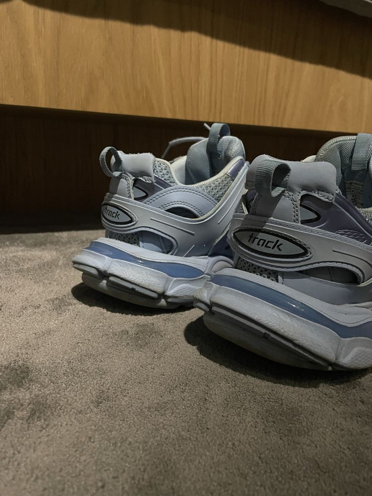 Balenciaga Track blue носени