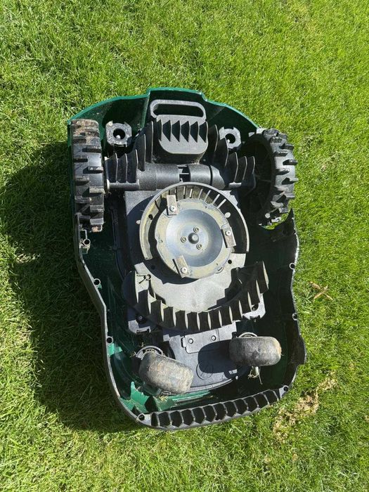 Robort tuns gazon Parkside + "casa robot"