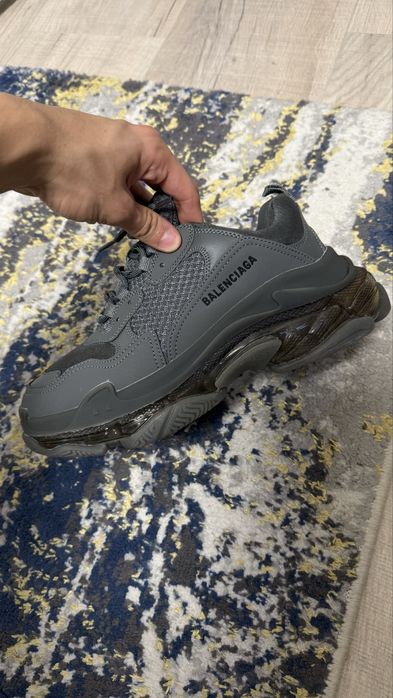 balenciaga triple s marimea 41 culoare gri