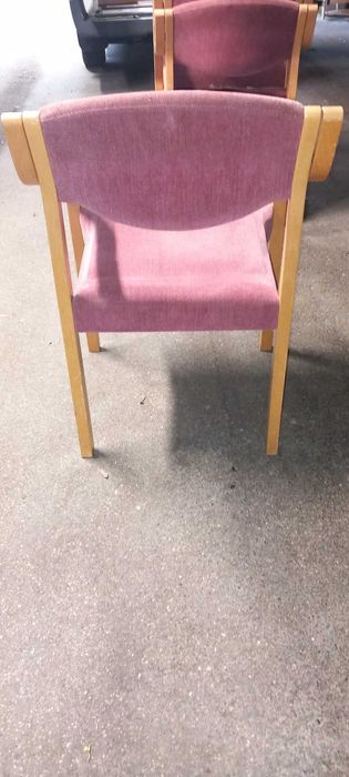 Vand 11 scaune cu cotiere foarte confortabile si stabile
