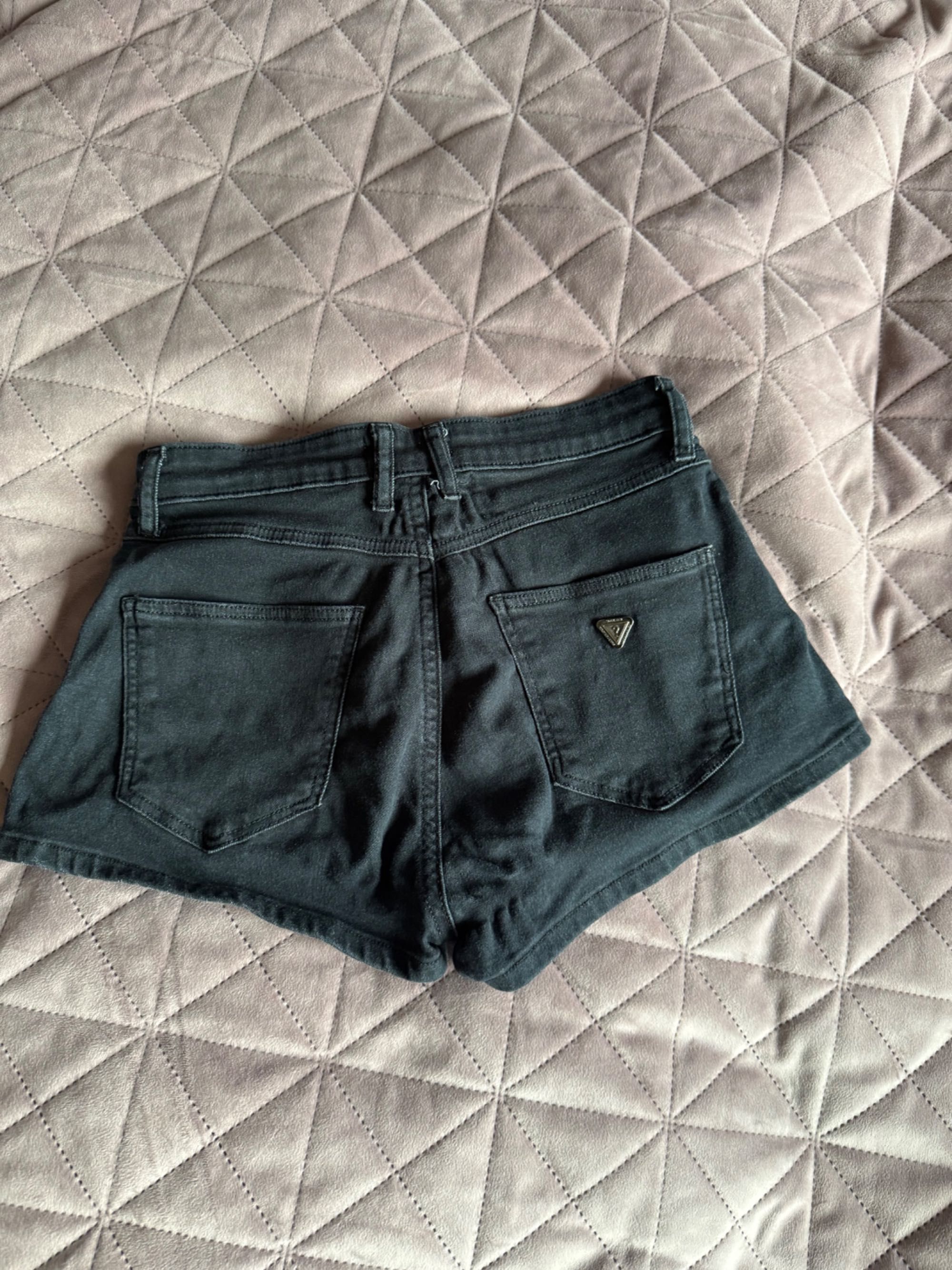 Къси панталонки Guess