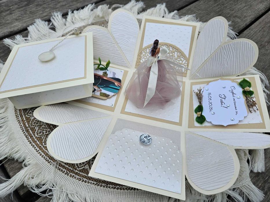 Експлодираща кутия за бал, абитуриент, дипломиране с място за пари