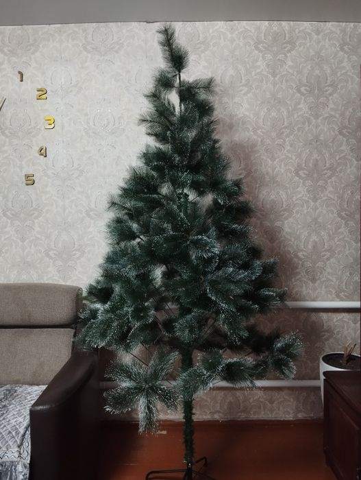 Продам ёлку ! 210 см