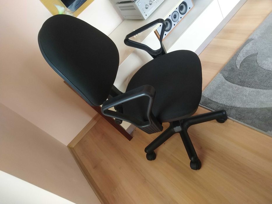 Ергономичен офис стол