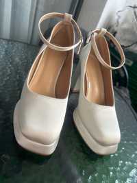 Pantofi albi, efect mătase, mărime 39