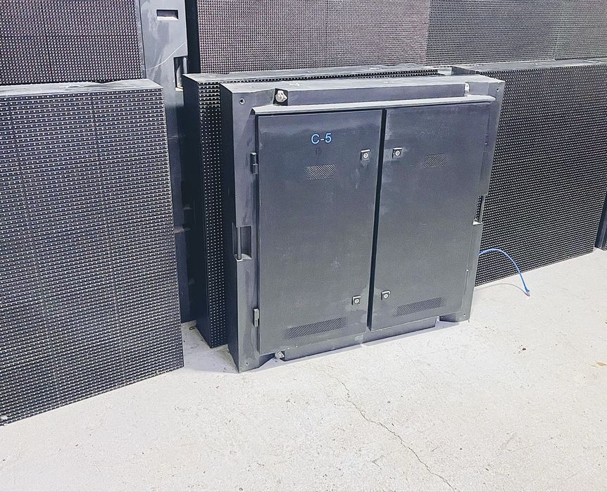 ECRAN LED cabinete  P16 / P20 / P25 NOI si SH . 3 ECRANE