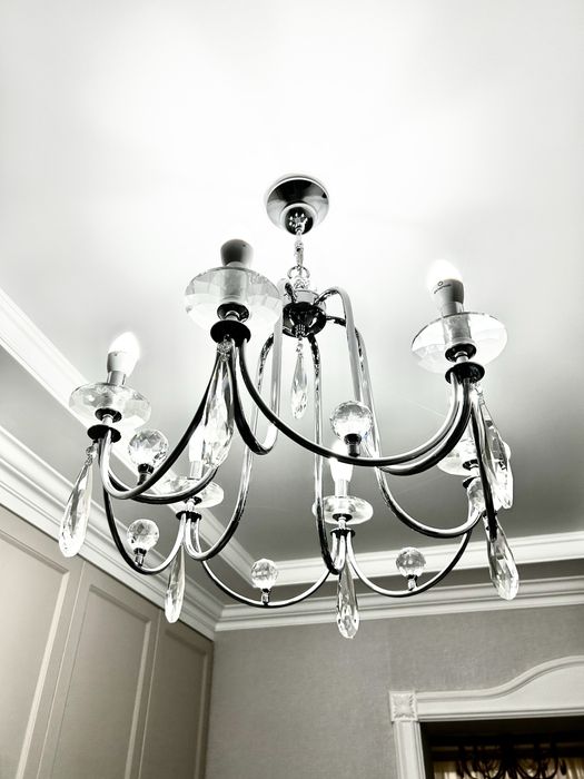 Продам люстру 6ти рожковую