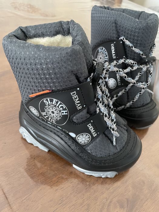 Новые фирменные сапожки  DEMAR