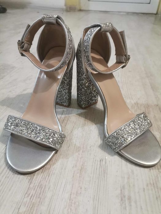 Сребристи токчета с брокат