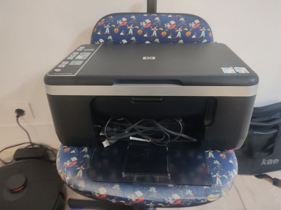 Принтер HP Deskjet F4180, струйный, с картриджами, смпч и краской.