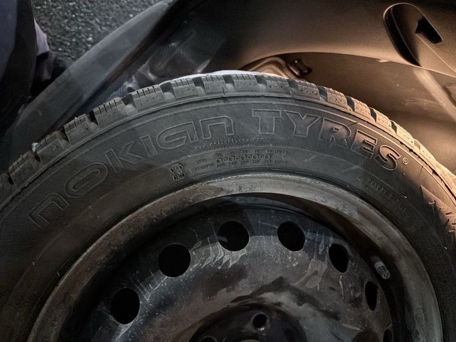 Зимние шины Nokian Nordman 7 с дисками (5×100), (185 60 R15)