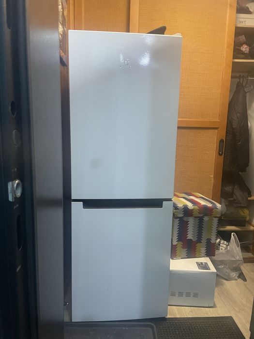 Холодильник indesit
