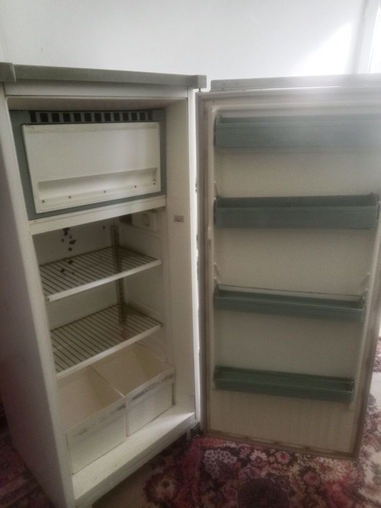 Продоется холодельник в хорошем достояние работаете хорошо