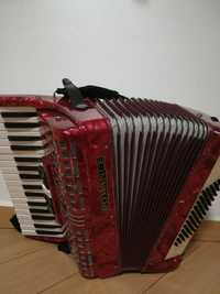 Vînd acordeon Romance.