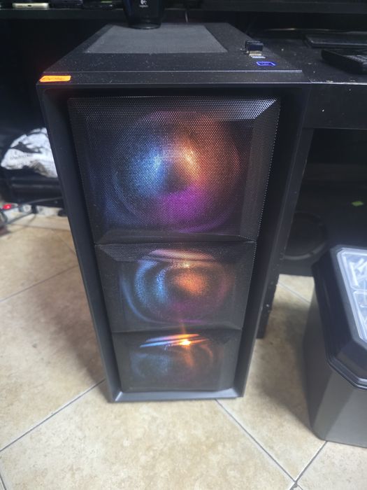 Геймърски настолен компютър+Геймърски Монитор