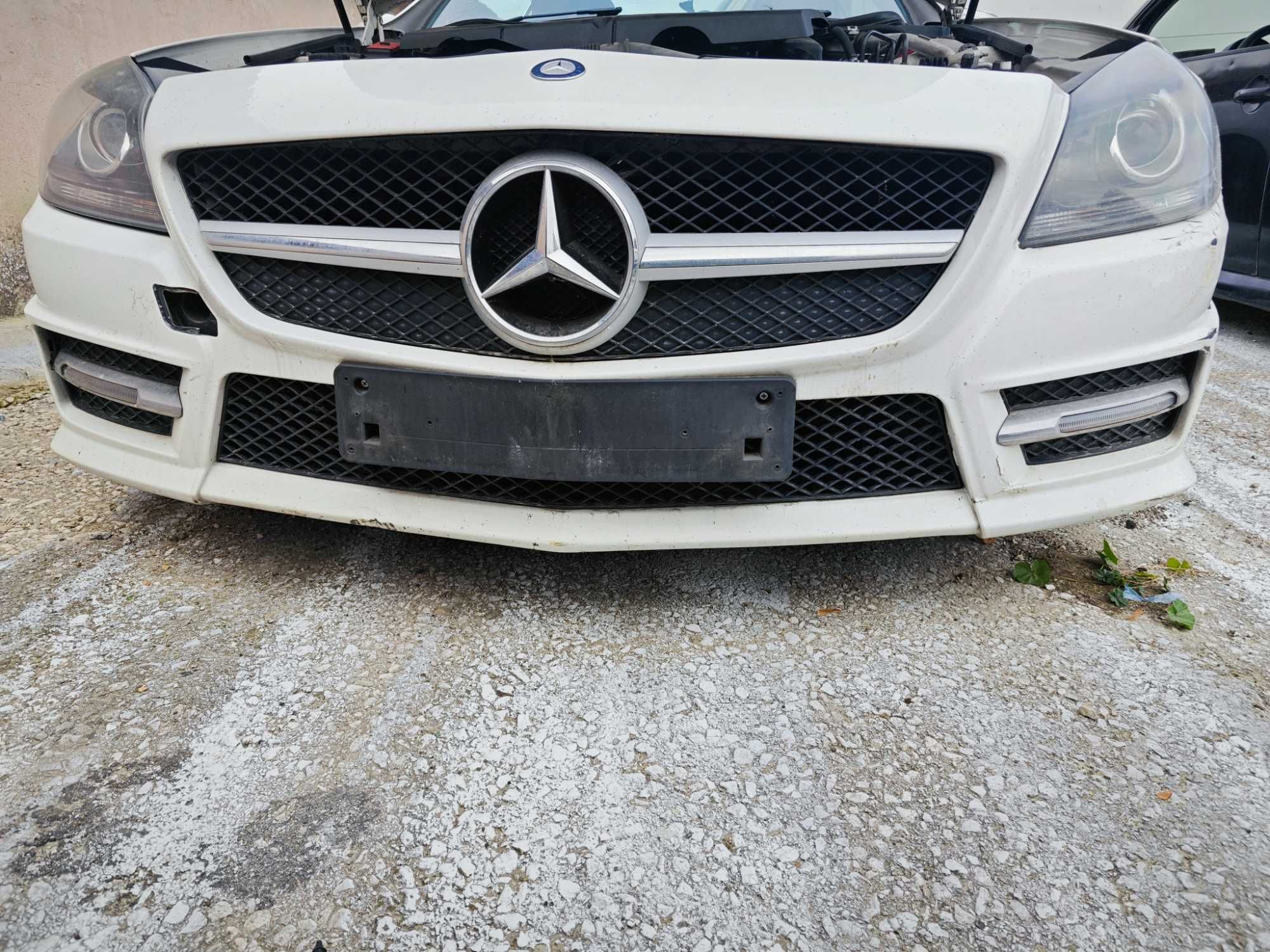 Предна AMG броня Mercedes SLK 250 R172 бяла оборудвана дефект от ляво