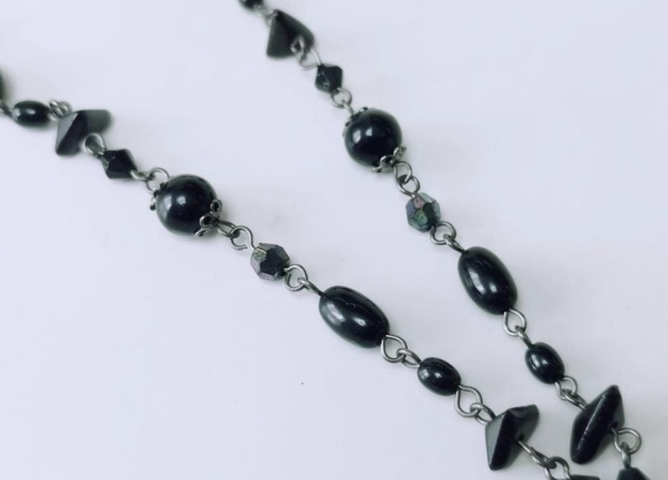 Vechi colier lant cu margele negre