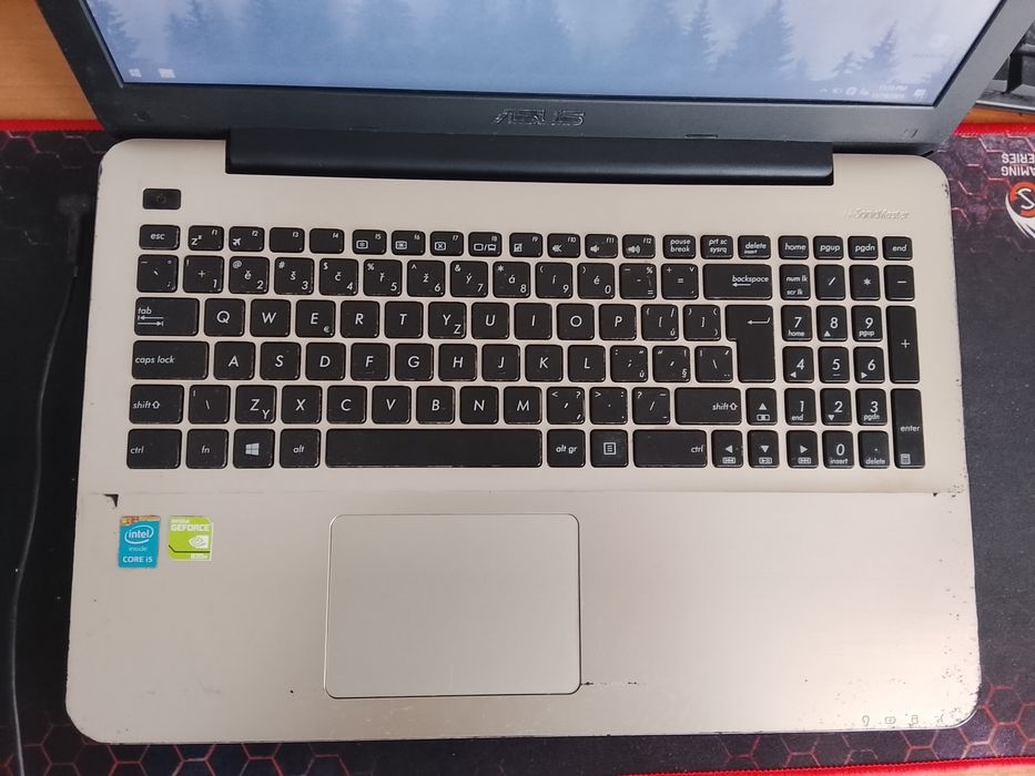Vand Laptop Asus X555L Intel i5-5200U NVIDIA 930M 4 GB RAM funcțional