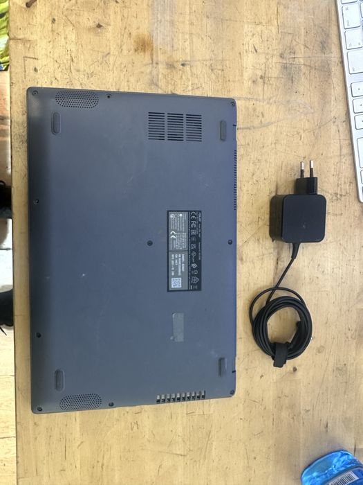 Laptop asus i3 gen a 10 a defect